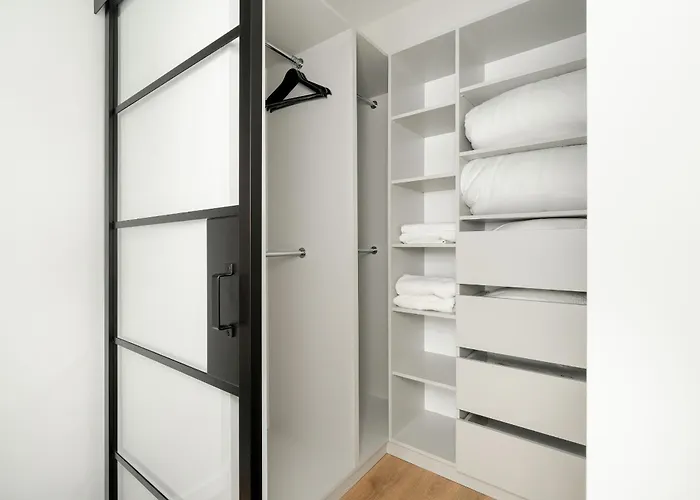 Nowoczesny Z Parkingiem W Sasiedztwie Starego Zoo By Renters *